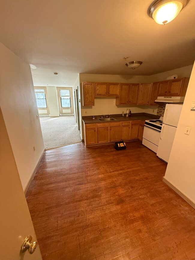 279 N Main St, Unit 6 in Winchester, CT - Building Photo - Building Photo
