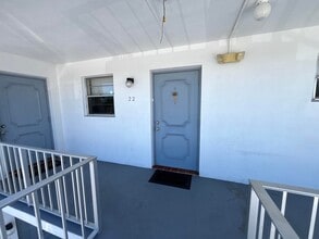 420 W Palm St, Unit 22 in Lantana, FL - Foto de edificio - Building Photo