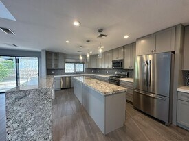 4 Saturn Cir in Rancho Mirage, CA - Building Photo