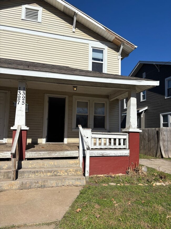 property at 1325 W Mt Vernon St