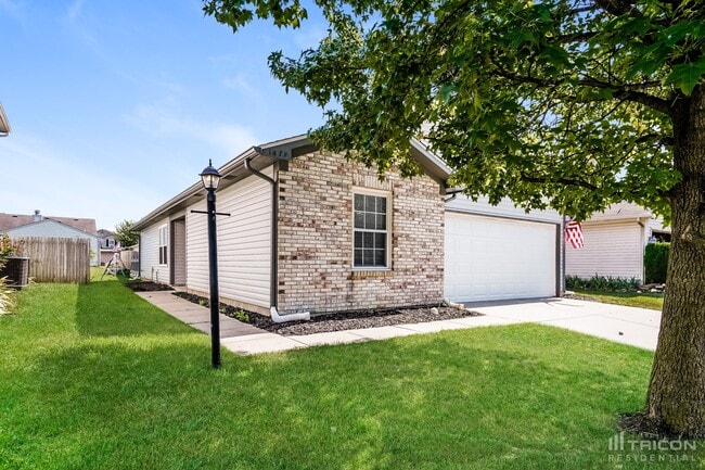1679 Long Lake Dr