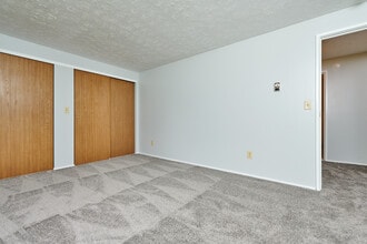 Hilltop View Apartments & Townhomes in Spencerport, NY - Building Photo - Interior Photo