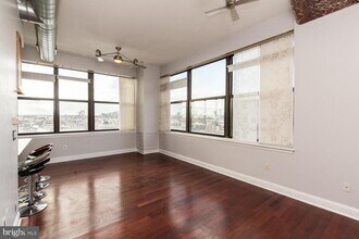1100 S Broad St in Philadelphia, PA - Building Photo - Building Photo