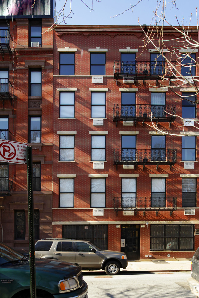 166 E 7th St in New York, NY - Foto de edificio - Building Photo