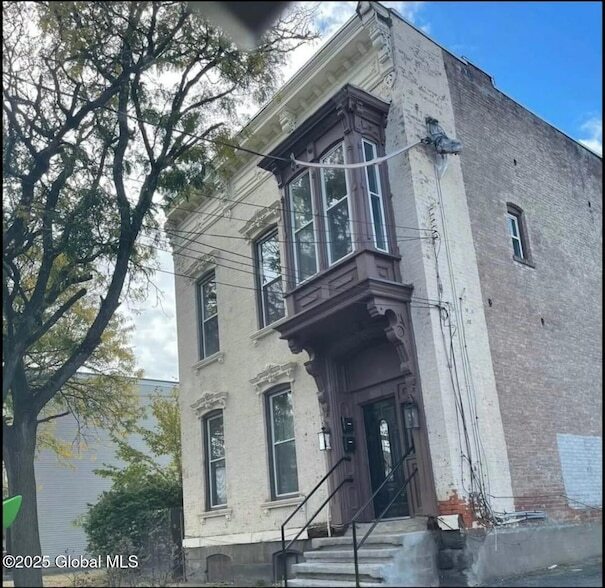 1023 Barrett St, Unit 2F in Schenectady, NY - Building Photo