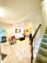 7350 Kirby Dr in Houston, TX - Building Photo - Building Photo