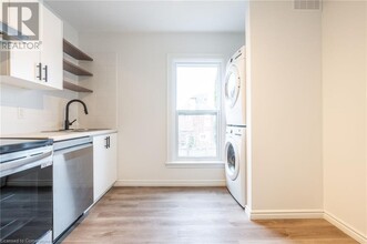 9 Stirton St in Hamilton, ON - Building Photo - Building Photo
