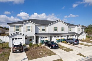 Century Lake Townhomes in Jacksonville, FL - Building Photo