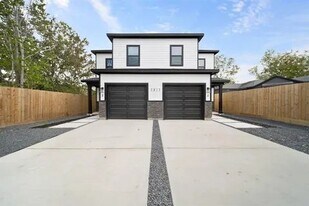 5813 England St, Unit #A in Houston, TX - Building Photo