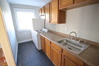 3416 Wyandotte - Studio W in Kansas City, MO - Foto de edificio - Interior Photo