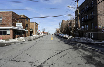 372 Anderson Ave in Cliffside Park, NJ - Building Photo - Building Photo