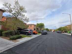 10601 Cave Ridge St in Las Vegas, NV - Building Photo - Building Photo