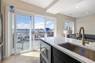 275 Webster St, Unit 4 in Boston, MA - Foto de edificio - Building Photo