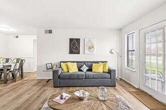 Enclave at Eagle Creek Apartments in Indianapolis, IN - Foto de edificio - Building Photo