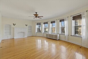 7409 N Claremont Ave, Unit 1 in Chicago, IL - Building Photo