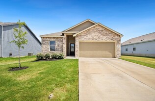 808 Riviera Ct in Seguin, TX - Building Photo