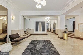 1010 25th St NW, Unit 101 in Washington, DC - Foto de edificio - Building Photo