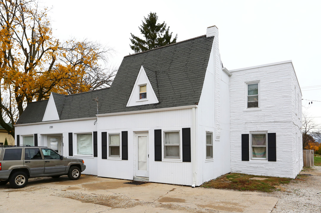 1721 Sheridan Rd in Zion, IL - Building Photo