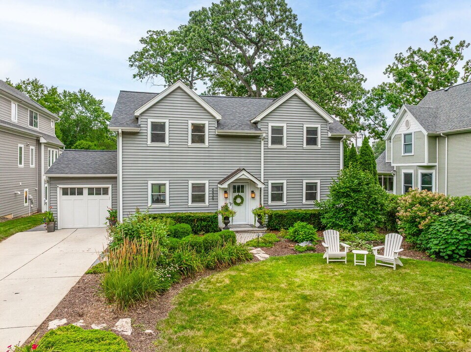4939 Lee Ave in Downers Grove, IL - Building Photo
