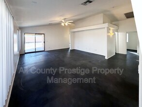 7519 S 43rd Dr in Phoenix, AZ - Building Photo - Building Photo