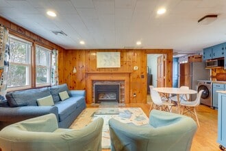 16 Circuit Rd E in West Yarmouth, MA - Foto de edificio - Building Photo