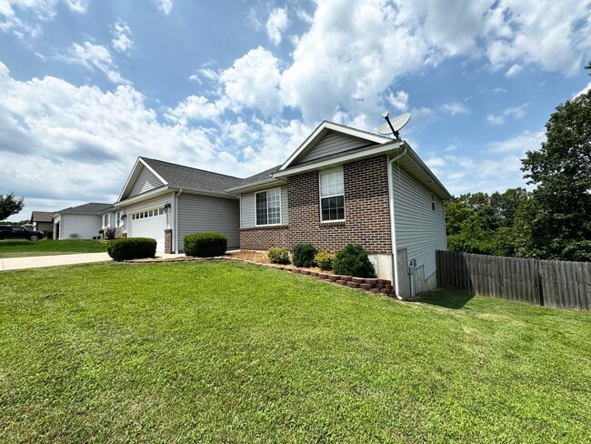 147 Kale Ct in St. Robert, MO - Building Photo - Building Photo