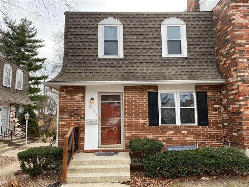 10211 W 96th Terrace in Overland Park, KS - Building Photo