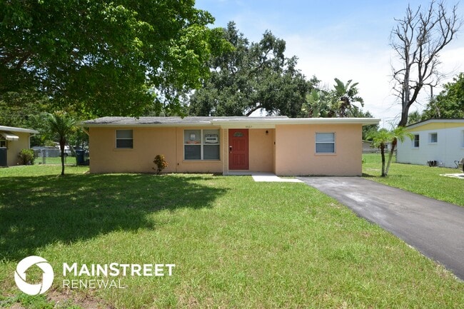 property at 4427 E Drake Blvd