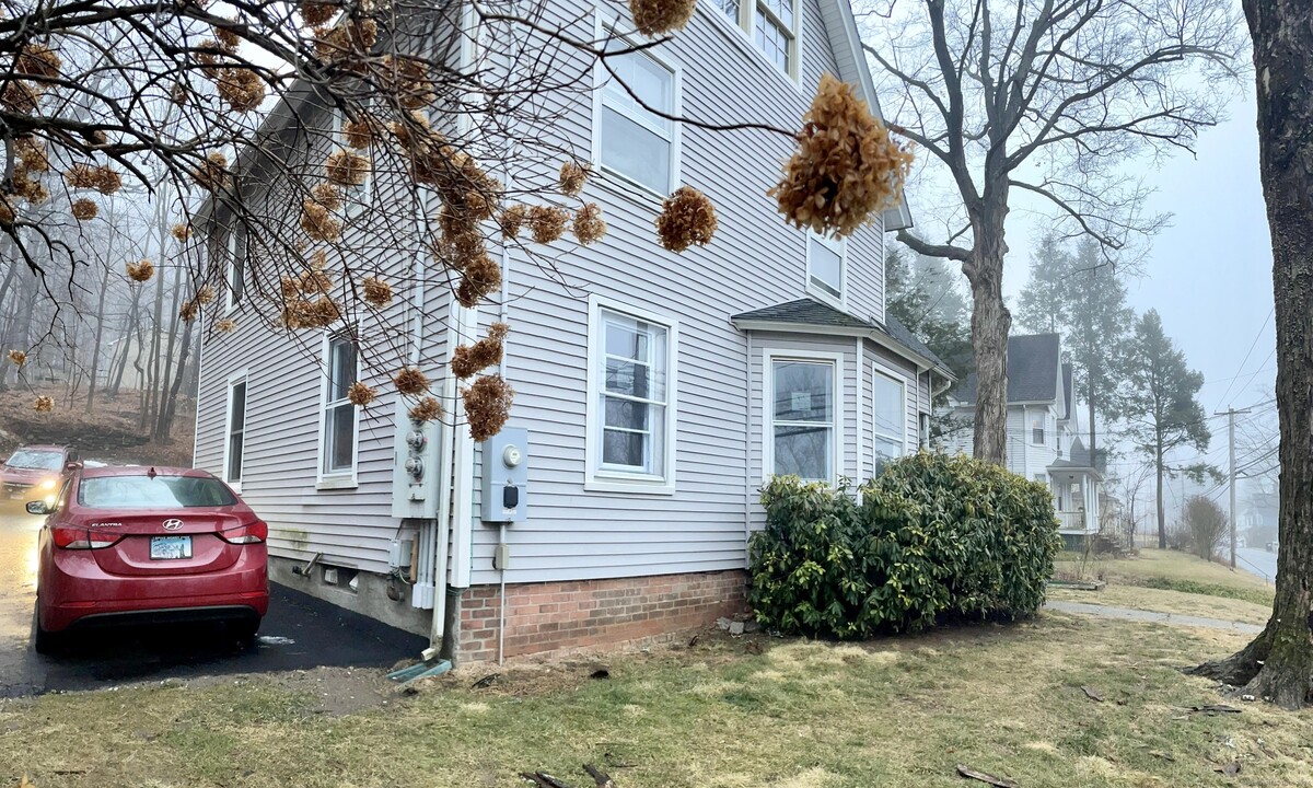 156 Wellsville Ave in New Milford, CT - Building Photo