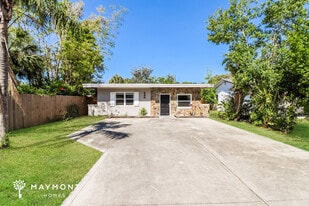630 50th St N in St. Petersburg, FL - Building Photo