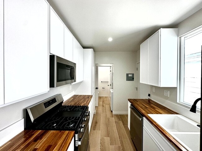 2302-2306 N Frederic St in Burbank, CA - Building Photo - Building Photo