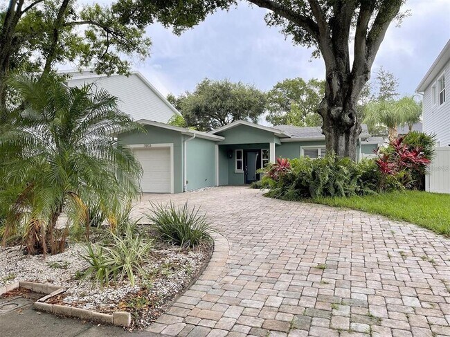 3903 W Corona St in Tampa, FL - Building Photo - Building Photo