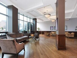 130 Post Ave in Westbury, NY - Building Photo - Building Photo