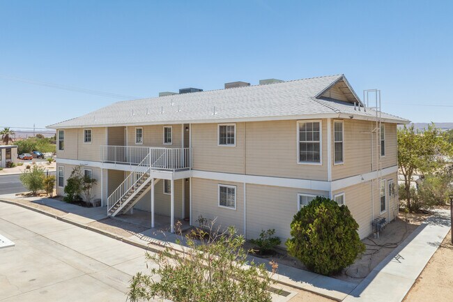 Ridgecrest Springs in Ridgecrest, CA - Foto de edificio - Building Photo