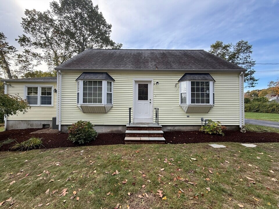 197 Forest St in Dighton, MA - Building Photo