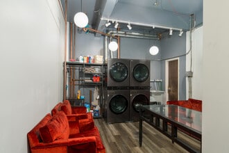 Riverfalls Tower Apartments in Spokane, WA - Foto de edificio - Interior Photo