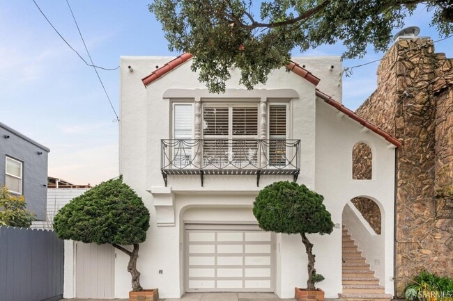 property at 2415 Alemany Blvd
