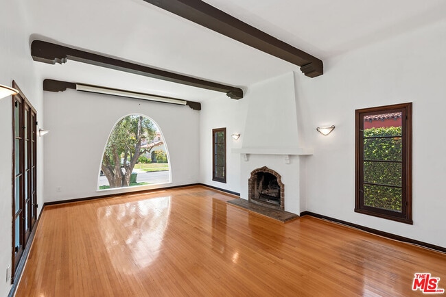 10733 Wellworth Ave in Los Angeles, CA - Building Photo - Building Photo