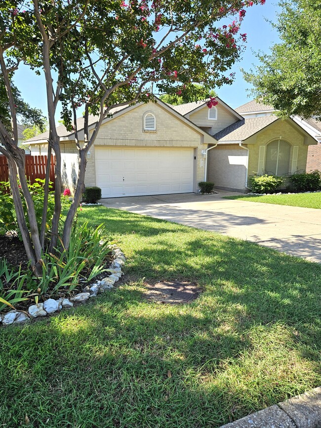 1002 Woodview Dr in Leander, TX - Building Photo - Building Photo