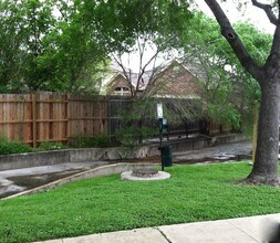 12275 Apricot Dr in San Antonio, TX - Building Photo - Building Photo