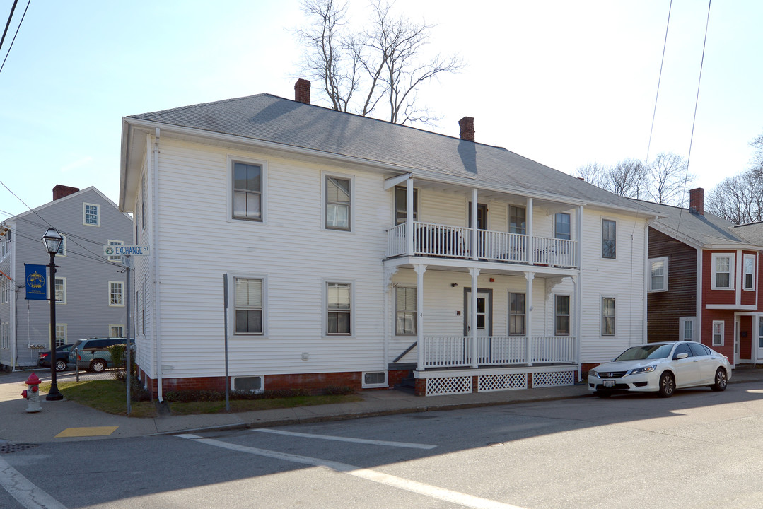 4 Exchange St in East Greenwich, RI - Building Photo