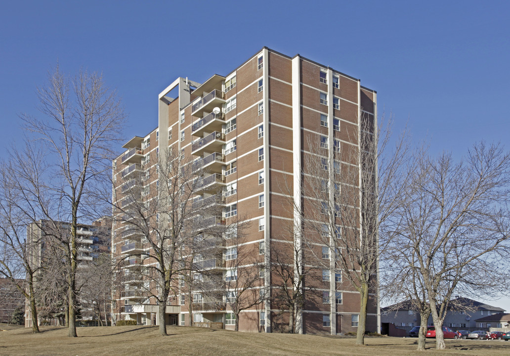 Martingrove Square West in Toronto, ON - Building Photo