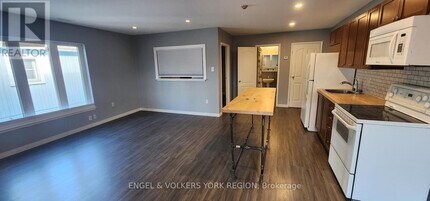 6 Queen St in Innisfil, ON - Building Photo - Building Photo