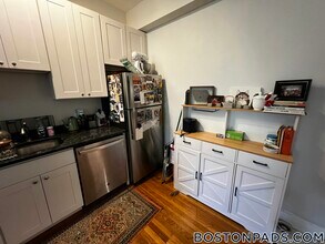 114 Willow St, Unit 4 in Cambridge, MA - Building Photo - Building Photo
