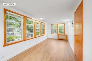233-4 Seward Ave in Queens, NY - Building Photo