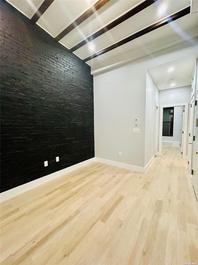 478 Woodward Ave-Unit -3L in Queens, NY - Building Photo - Building Photo