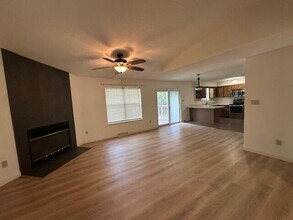 3701 Santiago Dr in Columbia, MO - Foto de edificio - Building Photo