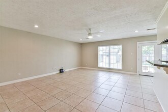 6847 Vanlynn Ln in Houston, TX - Building Photo - Building Photo