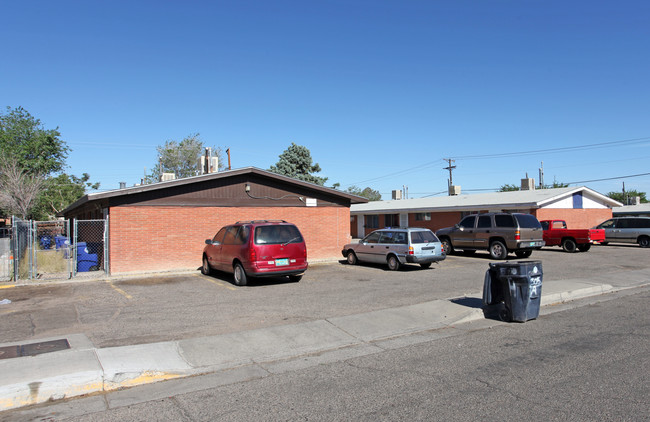 501-505 Indiana St SE in Albuquerque, NM - Building Photo - Building Photo