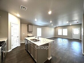 2717 Dennis Dr in Yukon, OK - Building Photo - Building Photo